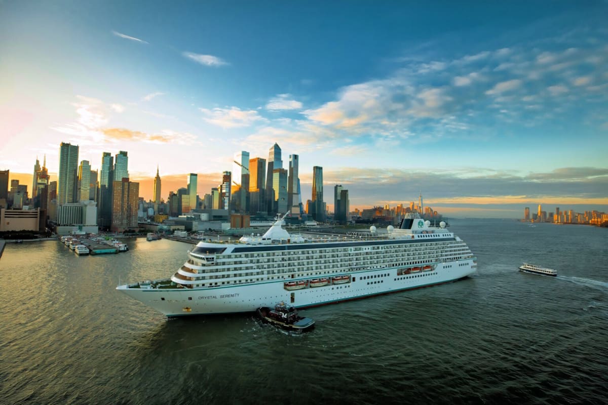 Kreuzfahrtschiff Crystal Serenity vor New York